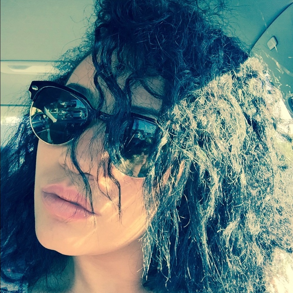 Meet your Posher, Teonya