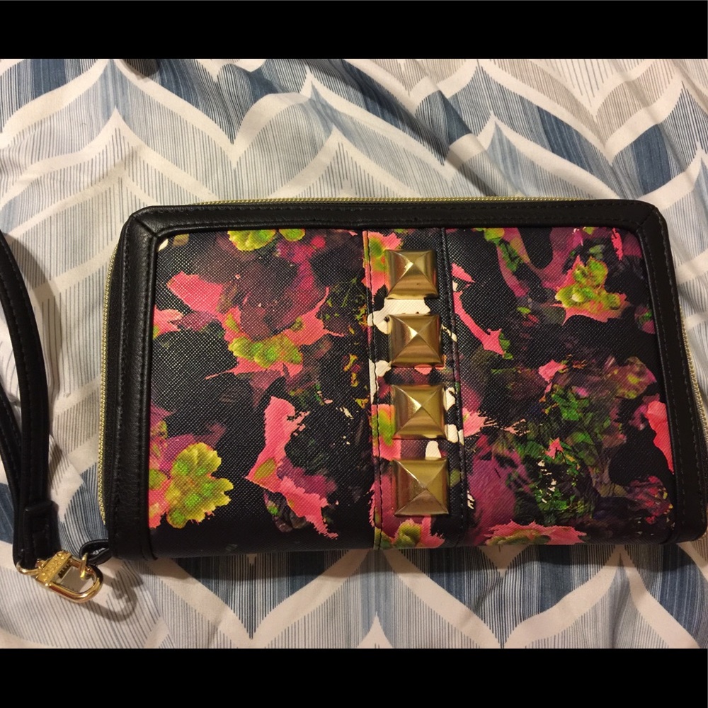 Steve Madden oversize floral wallet