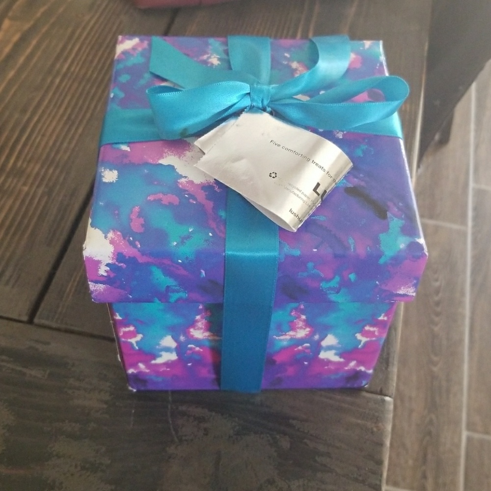 Lush bathbomb set! Nwt!