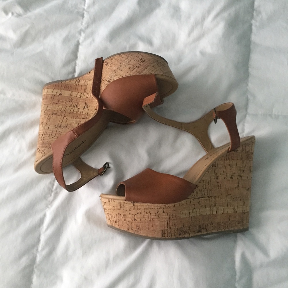 ✨BROWN WEDGES✨