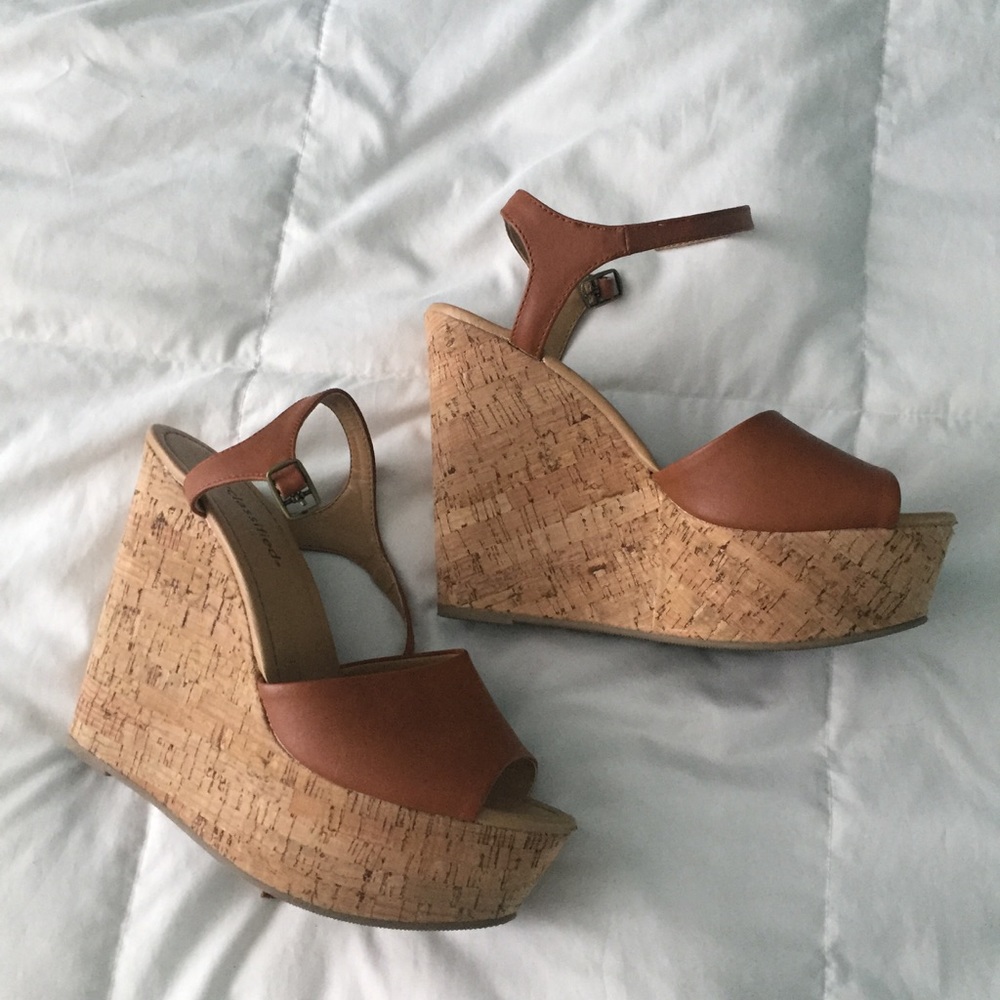 ✨BROWN WEDGES✨ - Picture 2 of 2