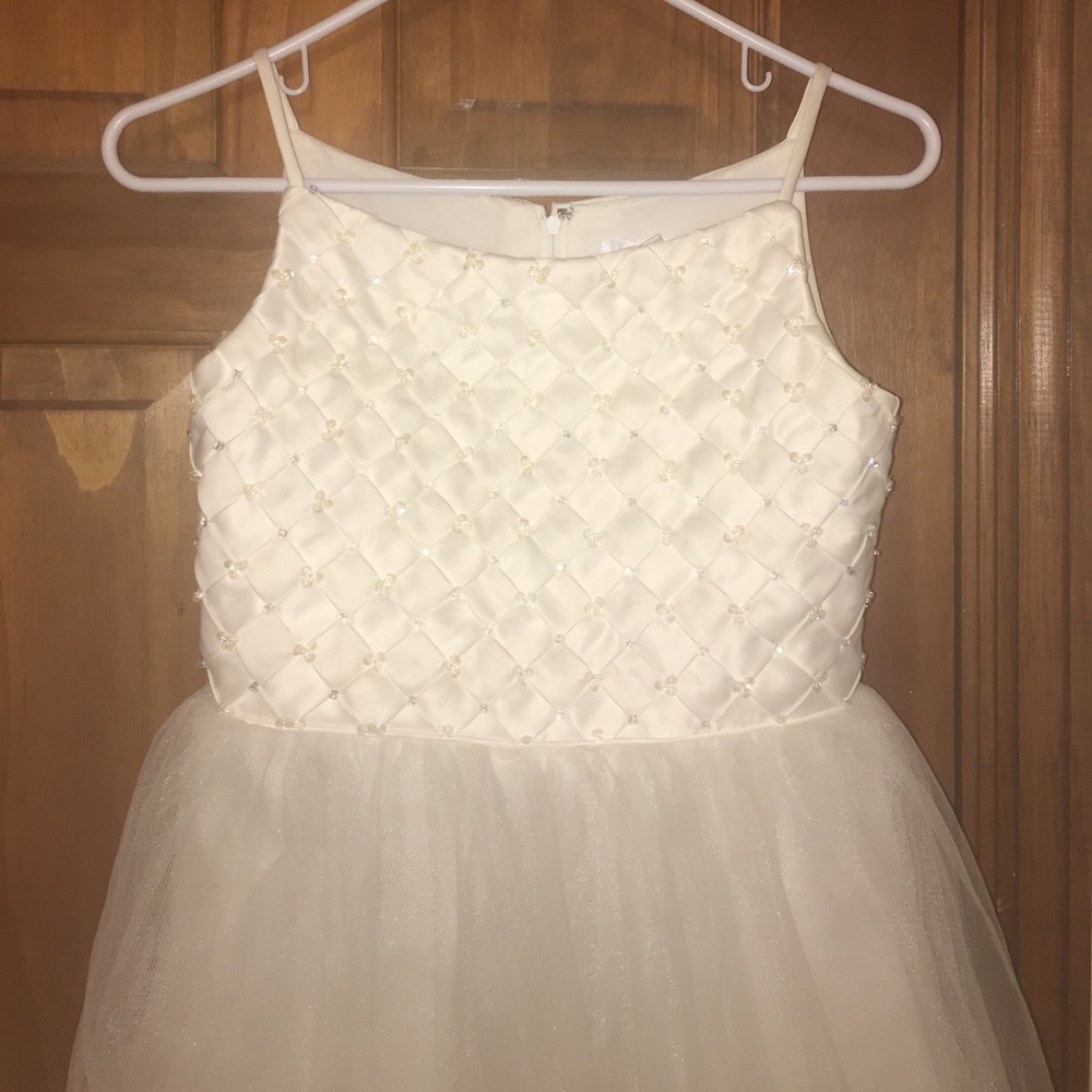 Beautiful white flower girl/ jr. bridesmaids dress