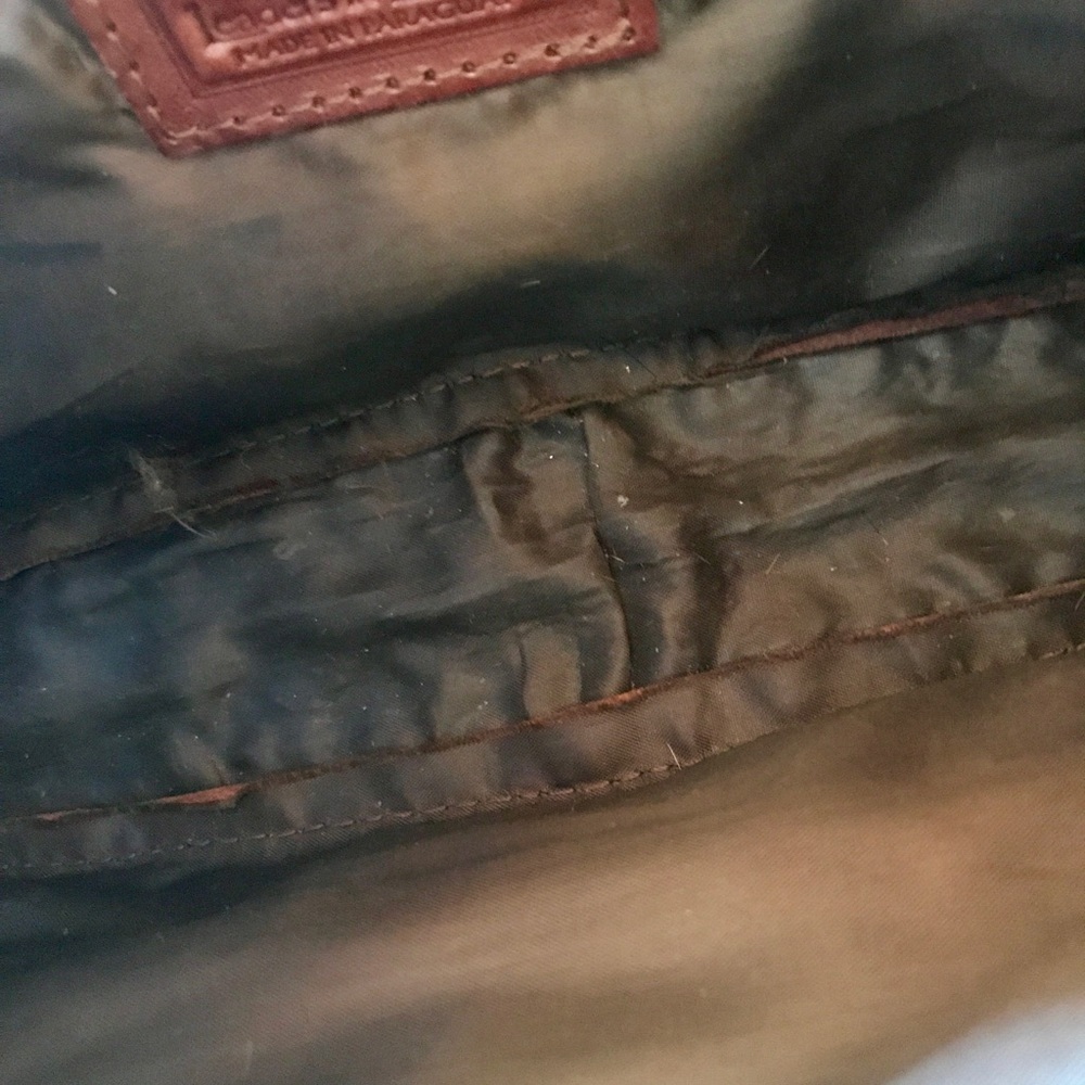 Leaders In Leather Handbag - Picture 3 of 5
