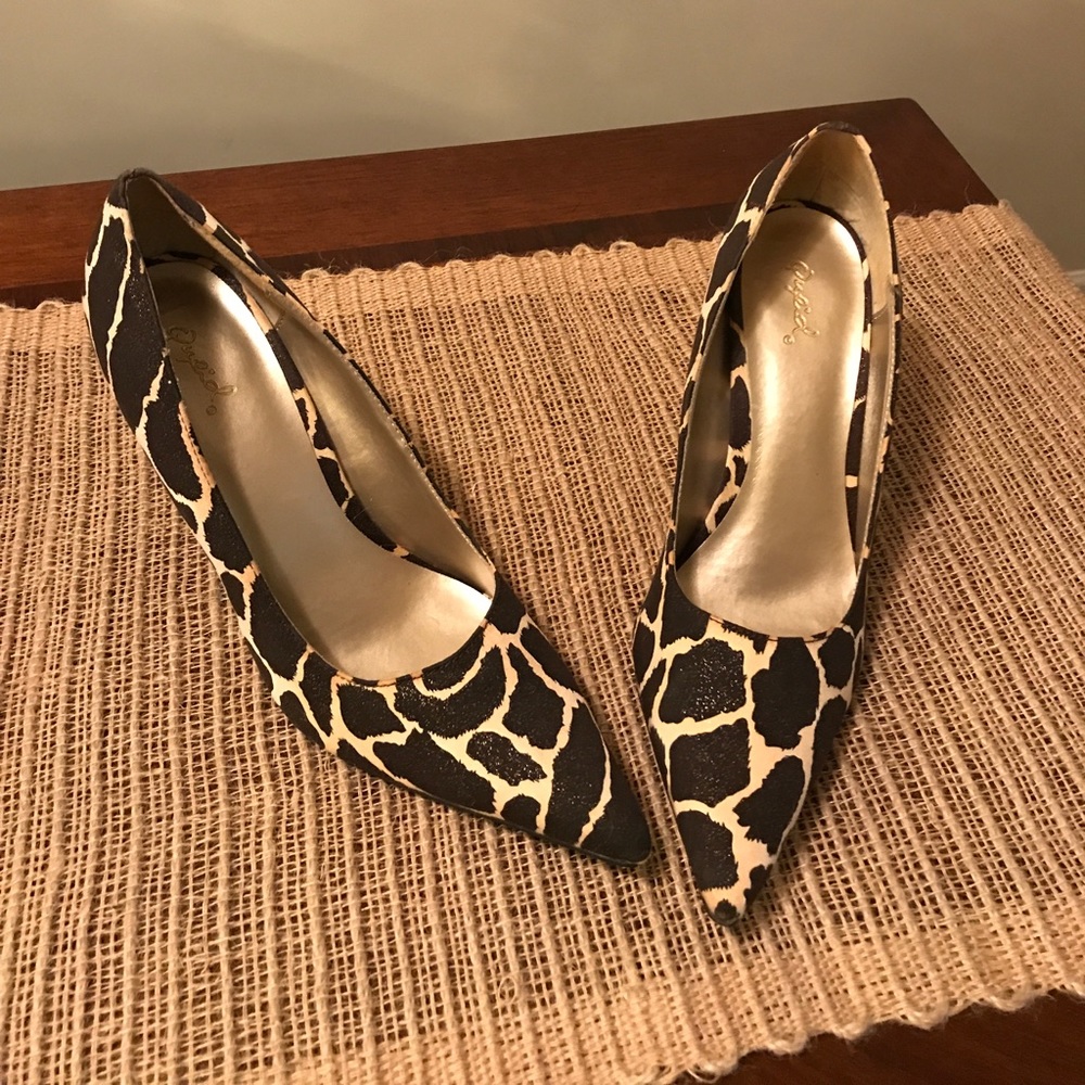 Animal print heels 👠