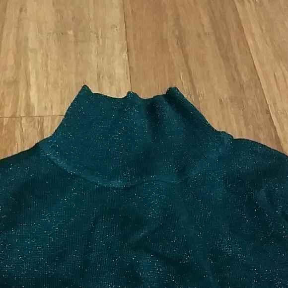 Ladies Top (Teal) - Picture 5 of 6