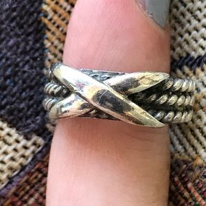 Silver 925 ring. Very cute knot ring.