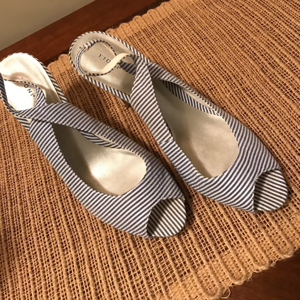 Sassy blue/white striped peek-a-boo toe heels 👀