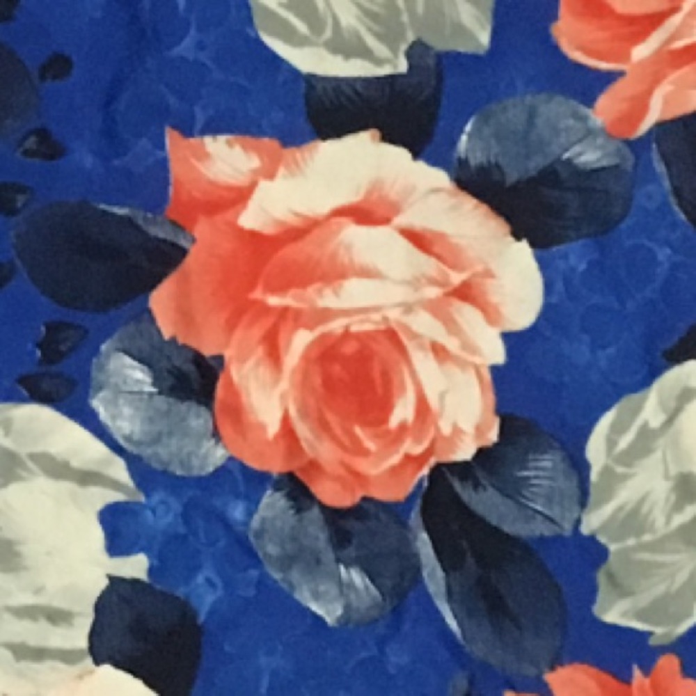 VINTAGE ROSE PRINT SCARF. 29x29" - Picture 3 of 3