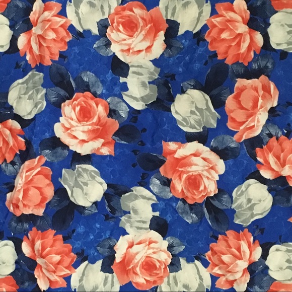 VINTAGE ROSE PRINT SCARF. 29x29" - Picture 2 of 3