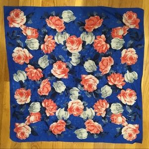 VINTAGE ROSE PRINT SCARF. 29x29"