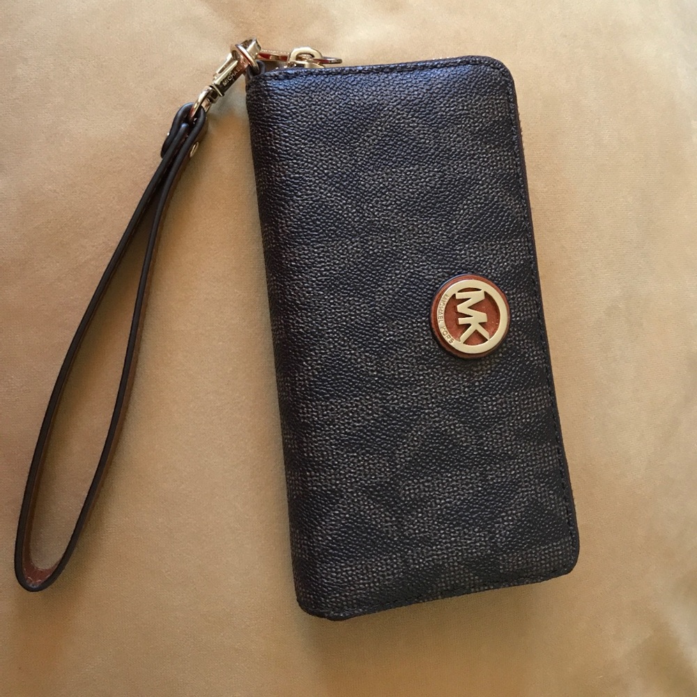 MK Wallet / Wristlet