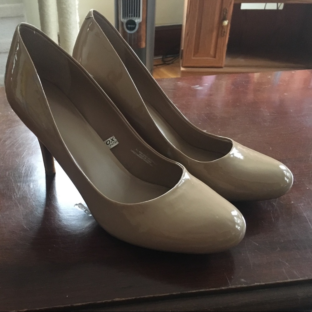 Nude Wassio Heels Size 11