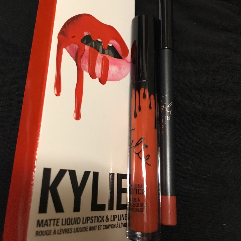 Kylie Lip Kit in 22