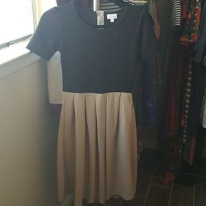 Fun and flirty black and tan Amelia!