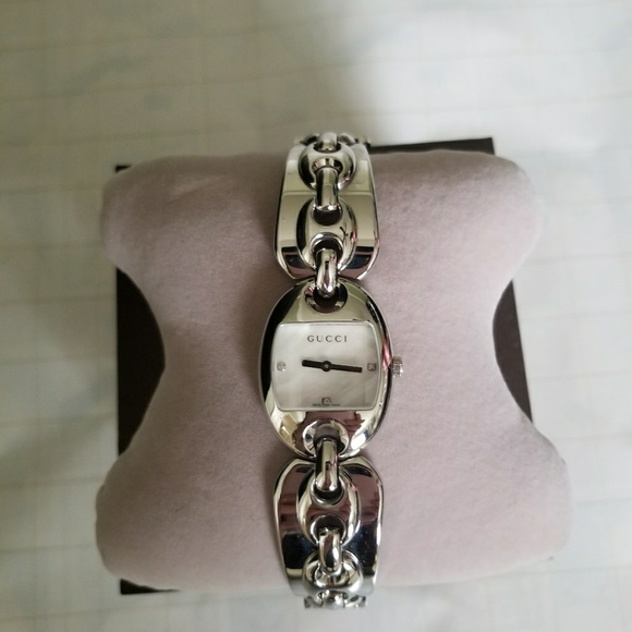 Gucci watch main image 4