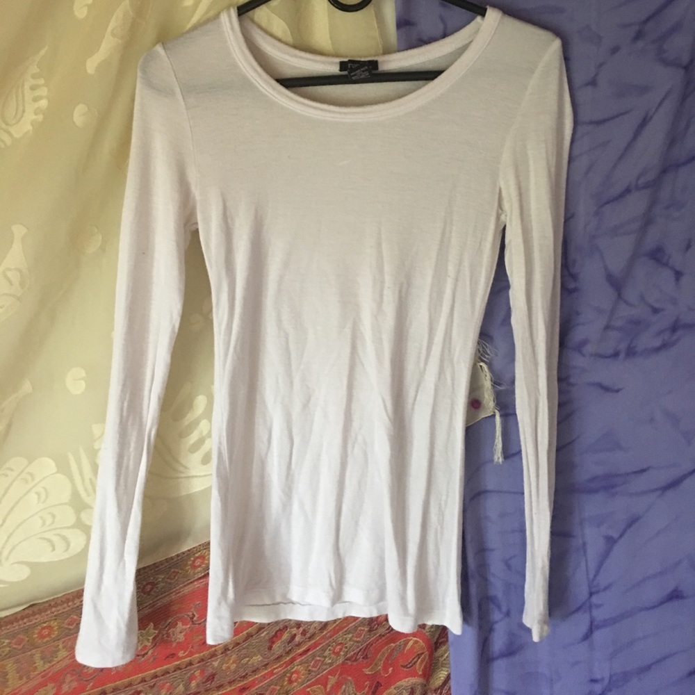 Long sleeve white tee