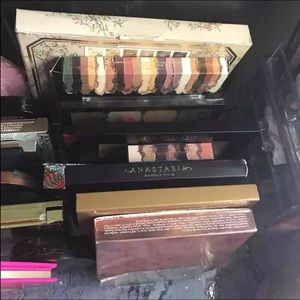 Makeup Palette stand