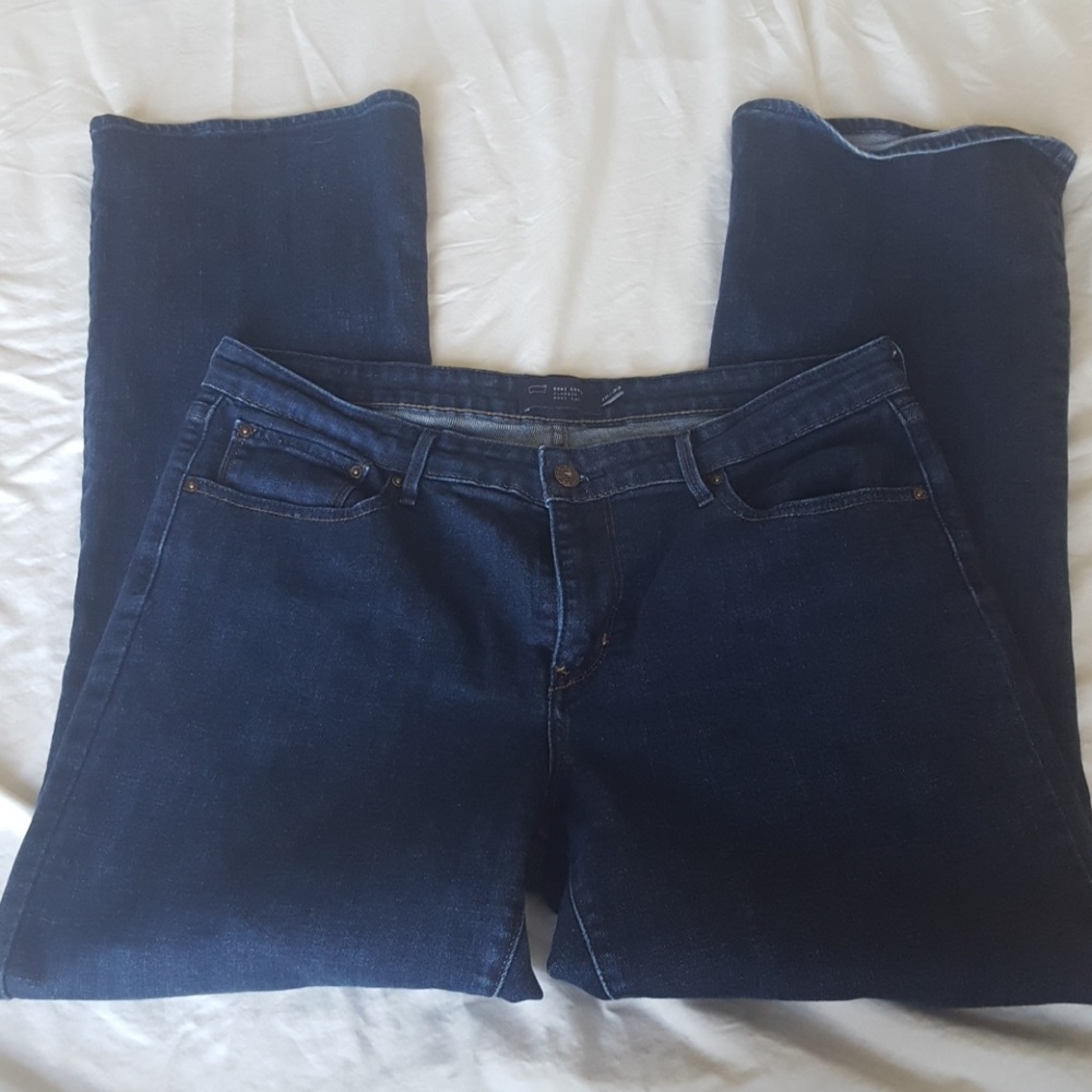 Levi Demi curve 16M