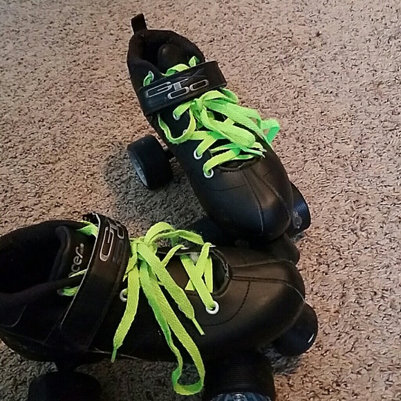 Skates - Picture 3 of 3