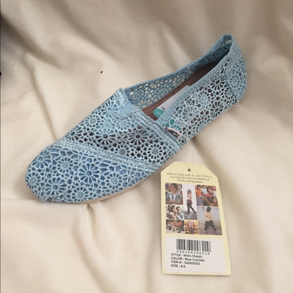 Women's blue crochet toms