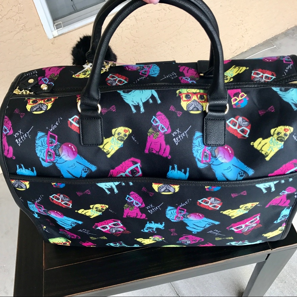 Betsey Johnson Pug Large Duffel Weekender Pom - Picture 7 of 8