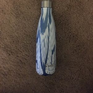 Swell water bottle