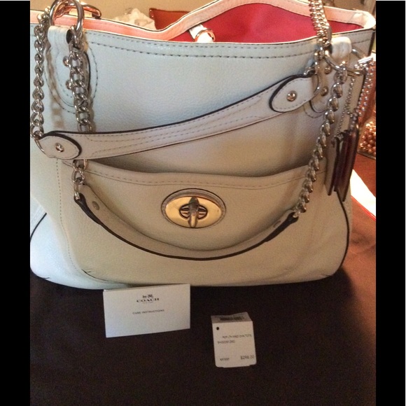 Coach Handbags - 🌸NEW🌸 Coach White Poppy Leather Handbag