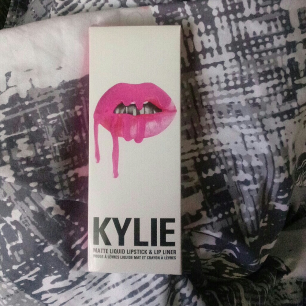 Matte liquid &lip liner. Smile