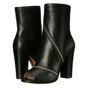  POUR LA VICTOIRE Leather Booties