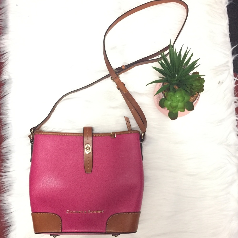 💯 Dooney & Bourke Crossbody Bucket Bag