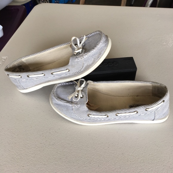 American Eagle Outfitters Shoes - Nautical feel, perfect walking seaside villages