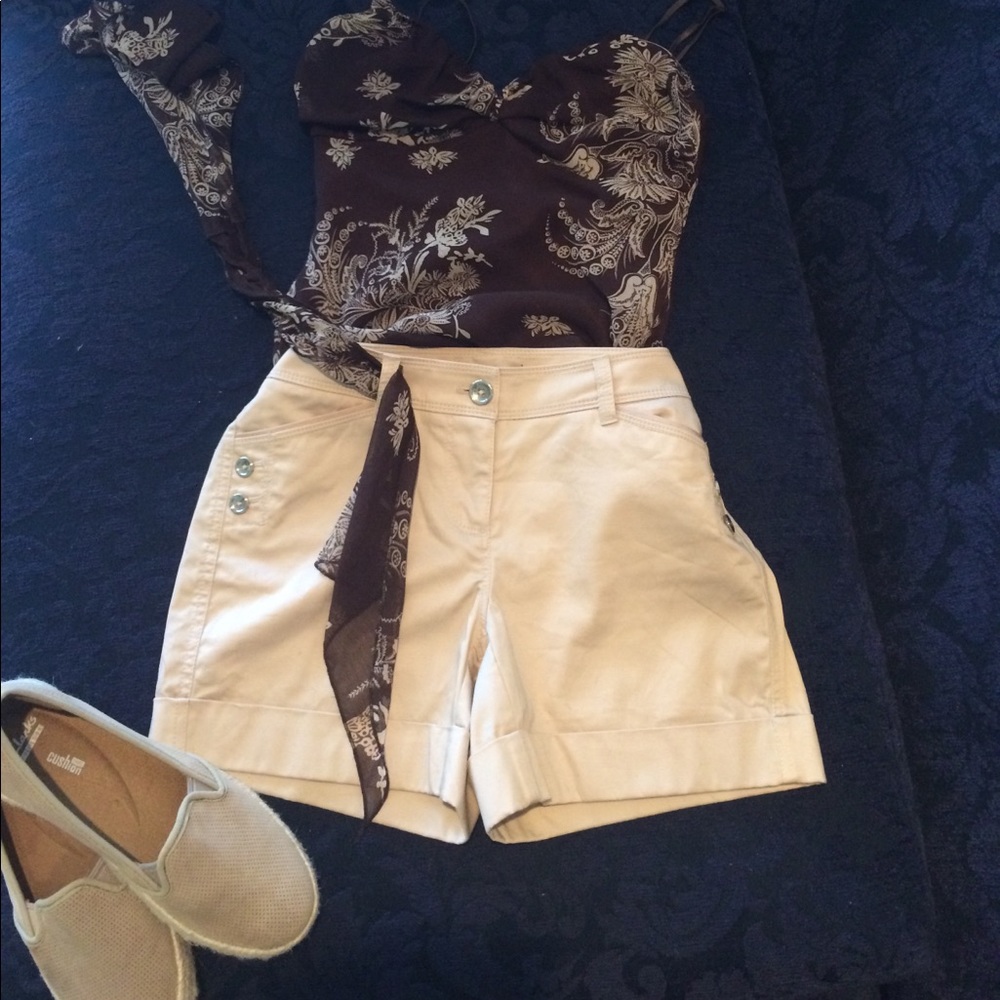 White House Black Market tan shorts sz 0