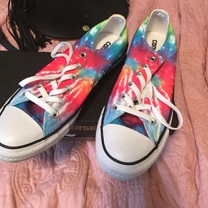 Brand new, tye dye low top converse