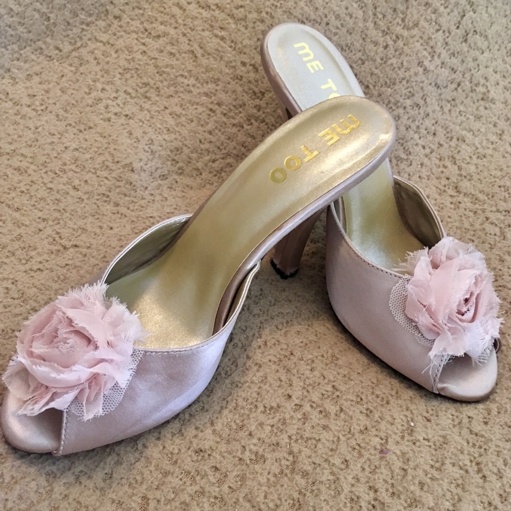 Me Too "Jaggen" Satin Heels Size 8.5 M Fabric Rose