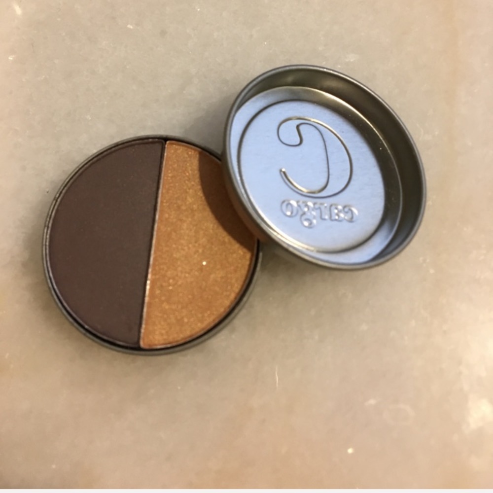 Eyeshadow duo