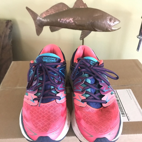 Saucony Ever run 7.5- rated best running shoe - Picture 2 of 3