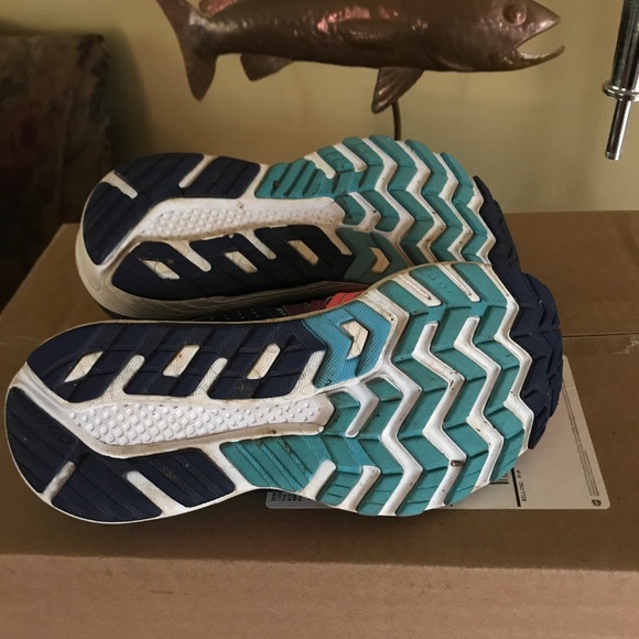 Saucony Ever run 7.5- rated best running shoe - Picture 3 of 3