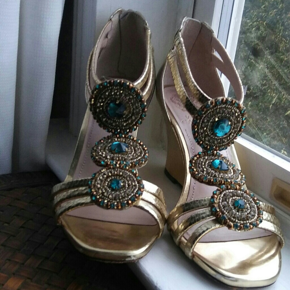 CLOSET CLEAR OUT! Vince Camuto Embellished Sandal