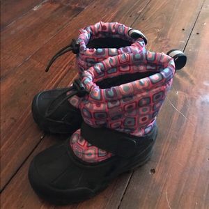 Quality toddler girl snow boots ( size 8)