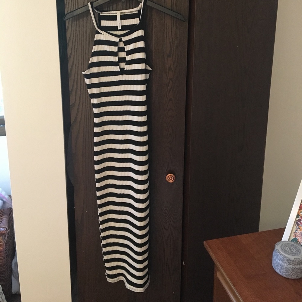 Body wrap peephole striped dress