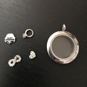 🦉🦉ORAGAMI OWL Locket with 4 charms