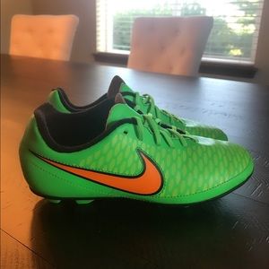 Nike Magista Onda Youth Soccer Cleats Sz 3.5
