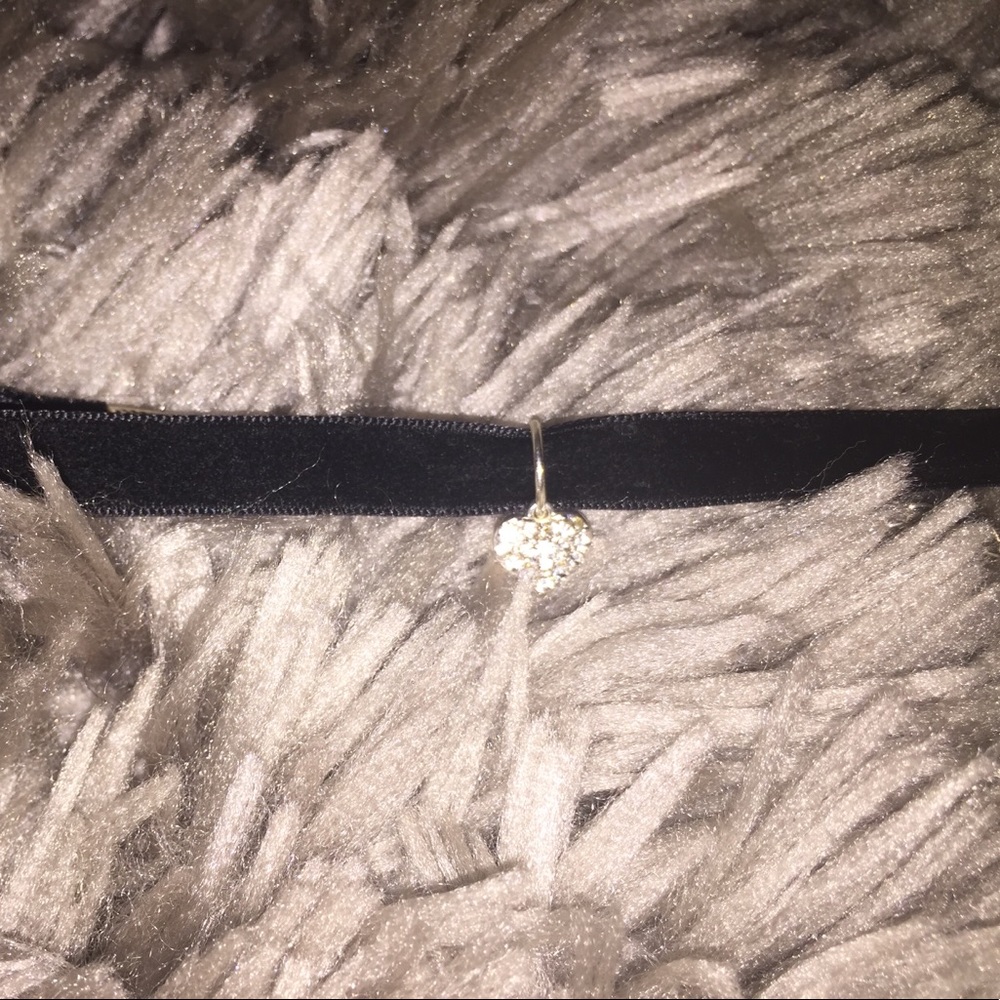 Velvet black choker