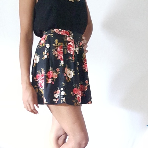Forever 21 Floral Mini Skirt - Picture 2 of 2