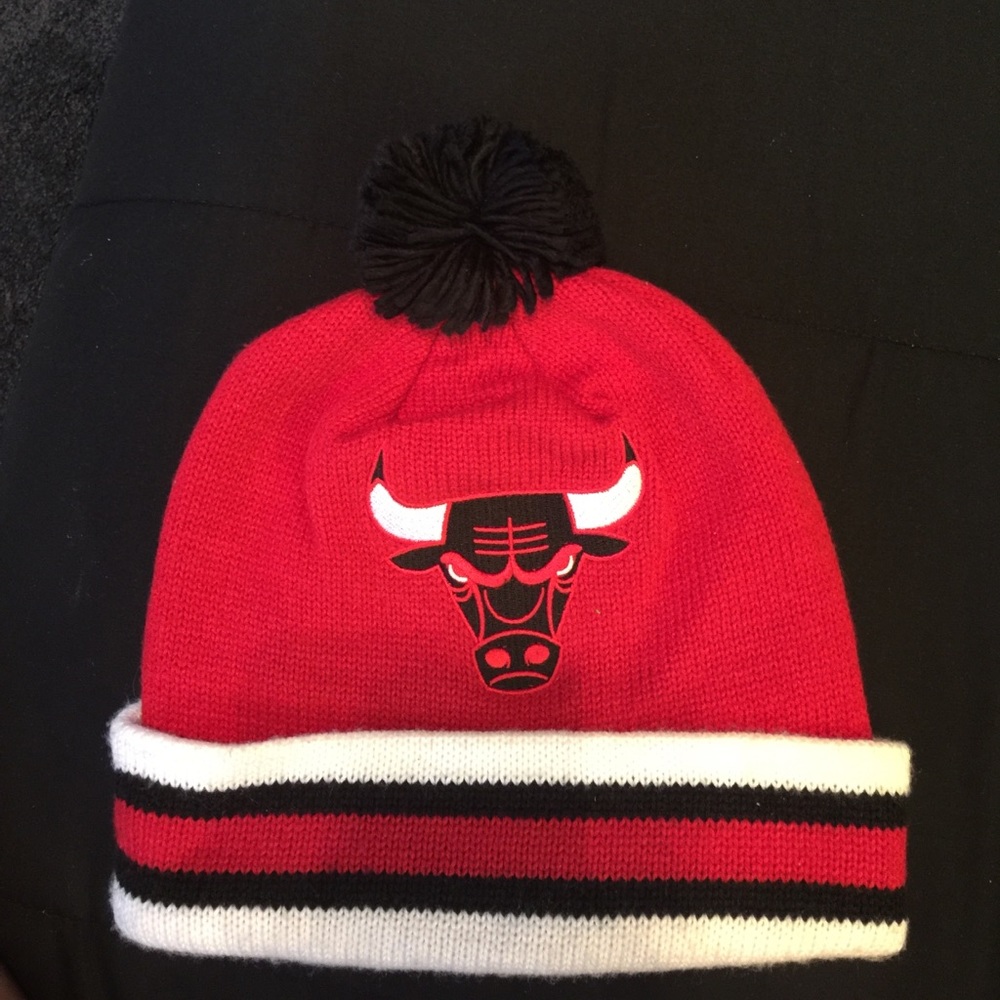Chicago Bulls Beanie W/ Pom Pom