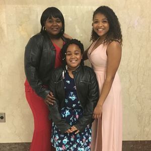 Meet your Posher, Mona