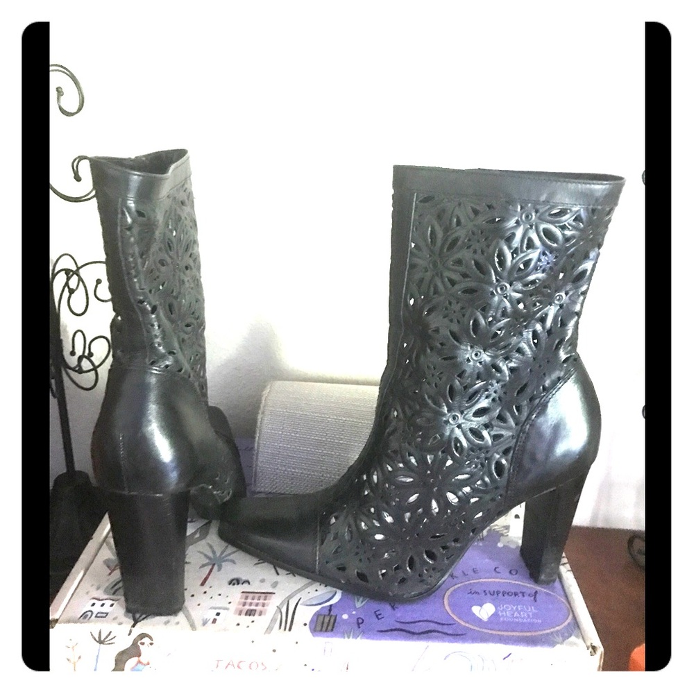 FAITH Black Boots - Picture 2 of 4