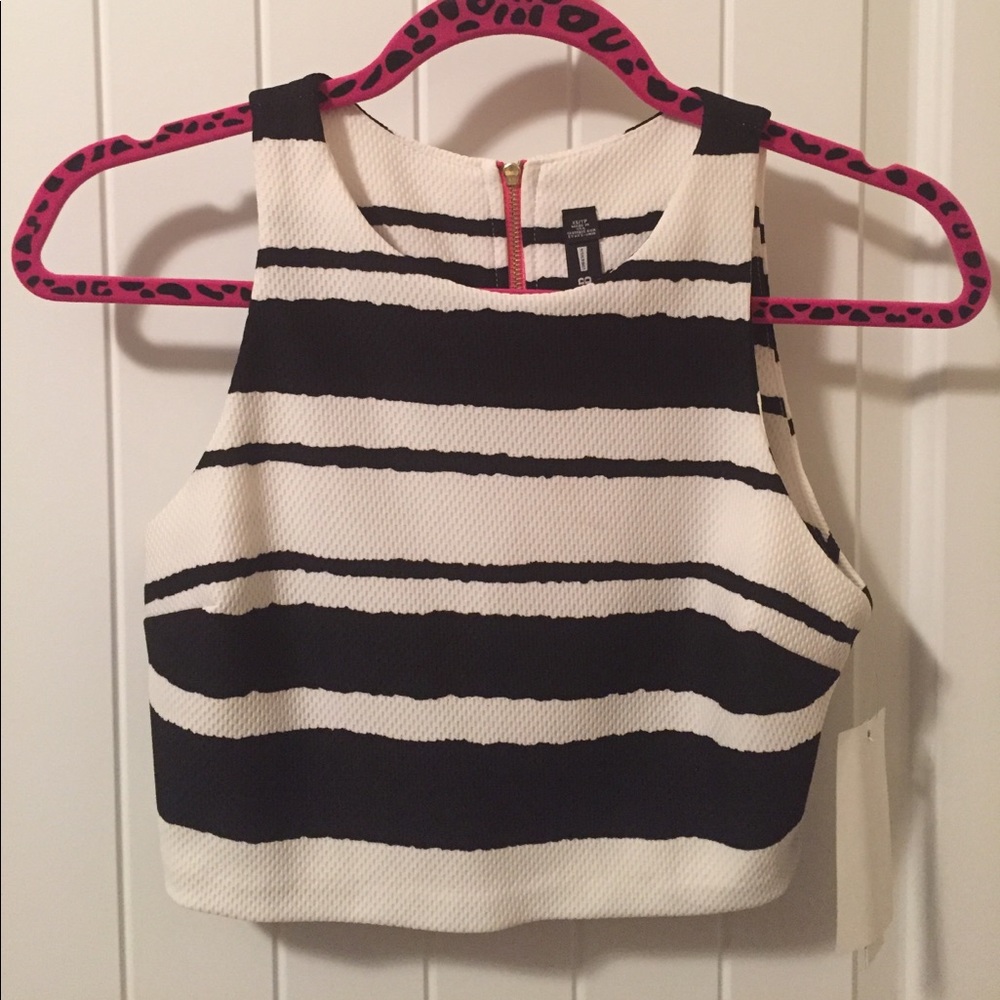 NWT Design Lab Crop Top - Picture 2 of 5