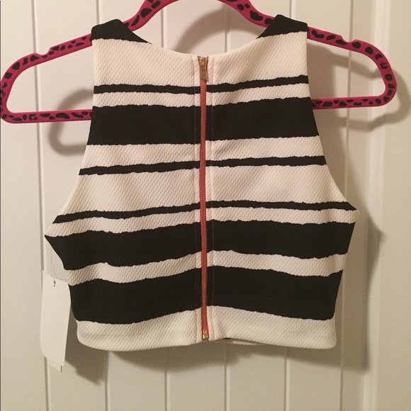 NWT Design Lab Crop Top - Picture 3 of 5