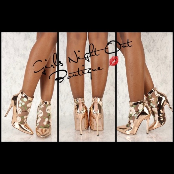 Shoes - 👑🎉 Rose gold Floral bootie